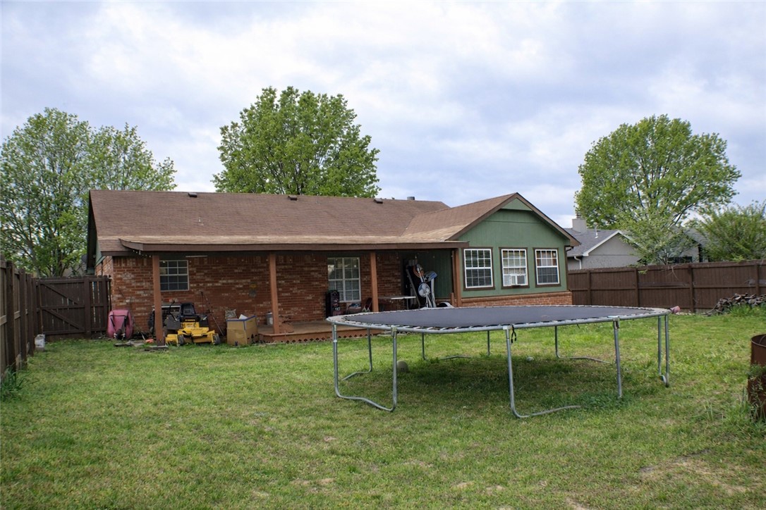 3807 W Locust Street