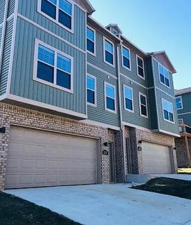2787 W Blackstone