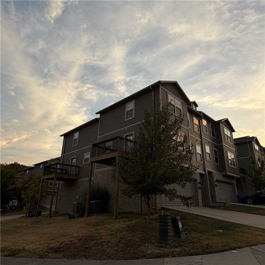 2787 W Blackstone