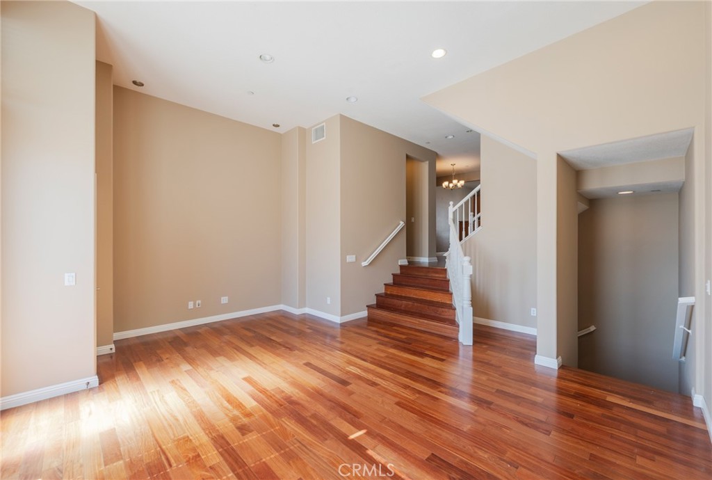 5402 W 149th 16