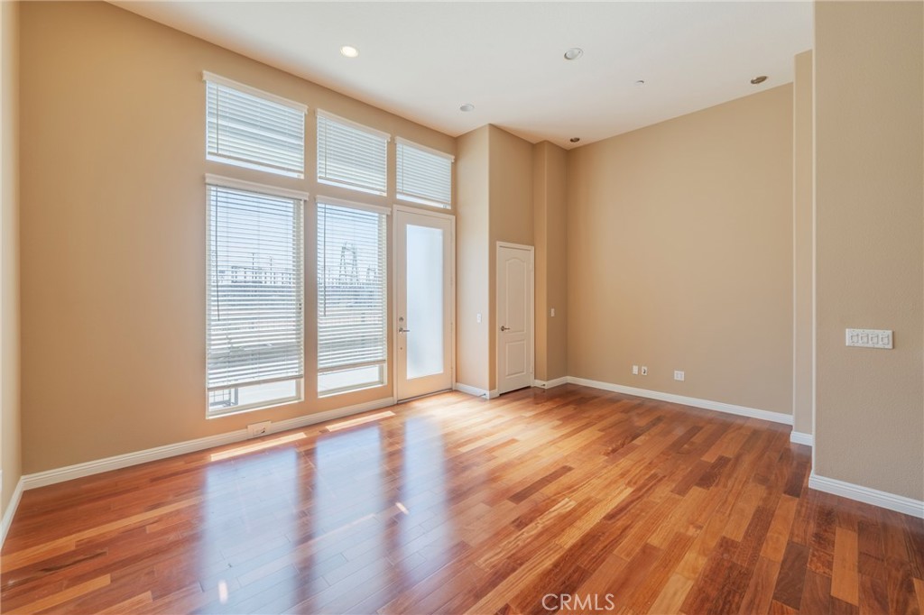 5402 W 149th 16