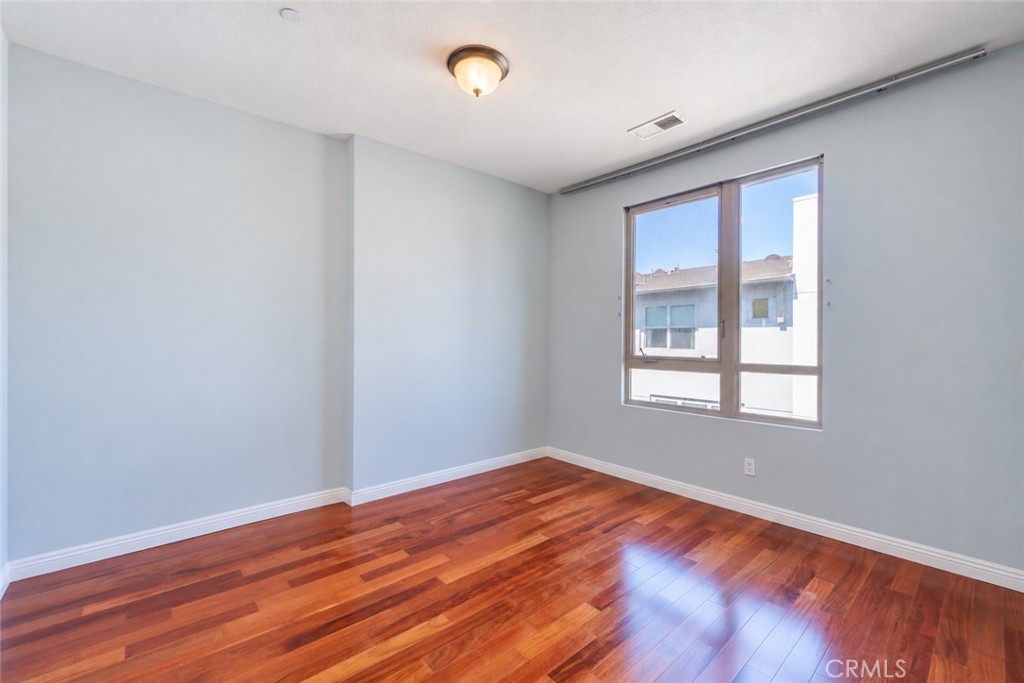 5402 W 149th 16