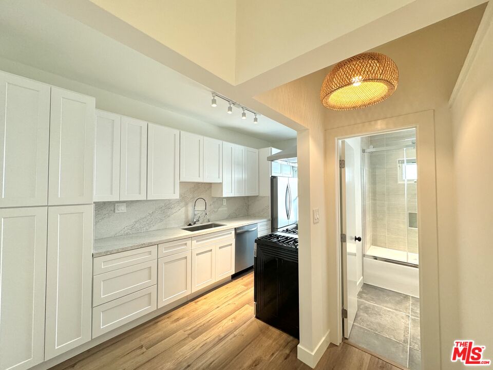 151 N Swall Dr Unit: 6