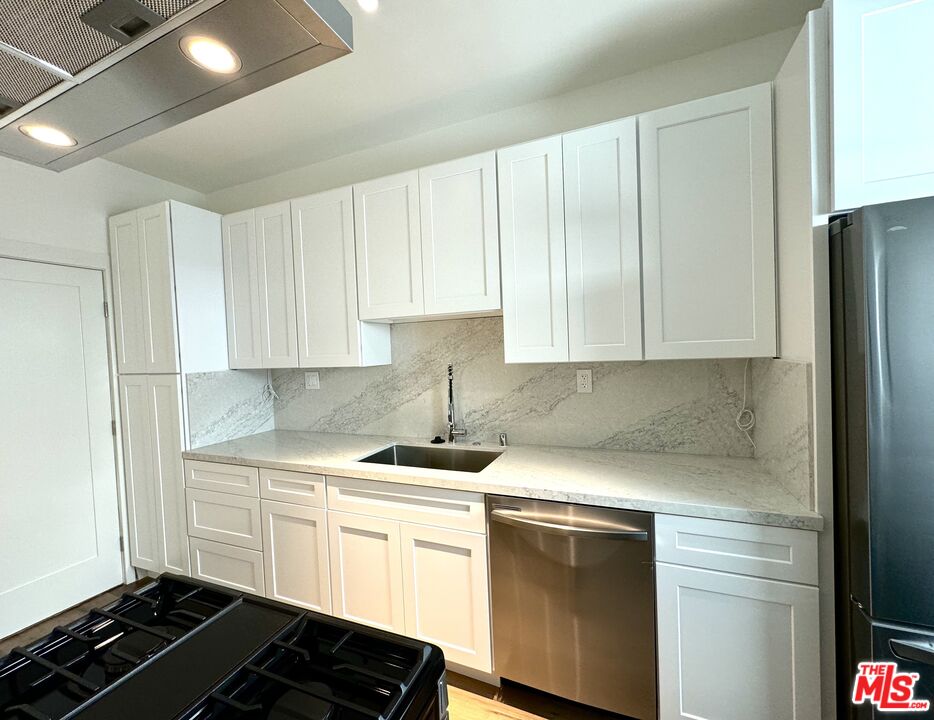 151 N Swall Dr Unit: 6