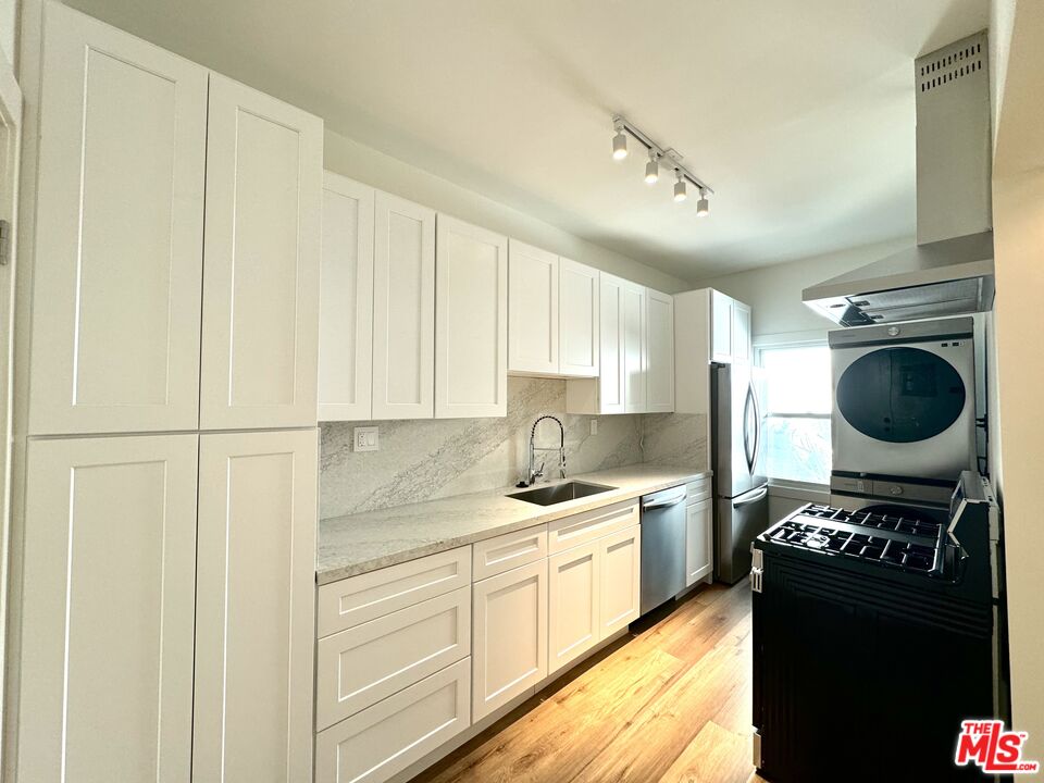 151 N Swall Dr Unit: 6