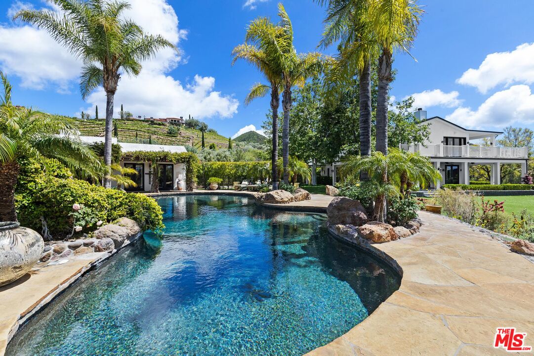 182 N Kanan Dume RD