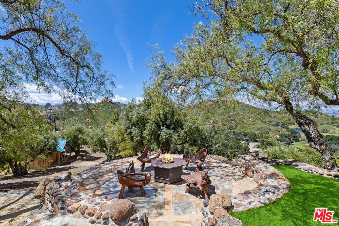 182 N Kanan Dume RD