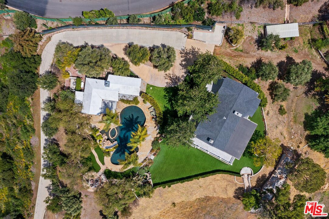 182 N Kanan Dume RD