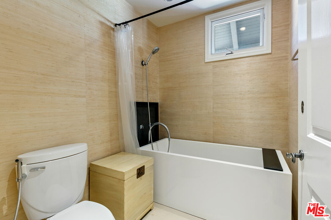 6435 Zumirez Dr Unit: 16