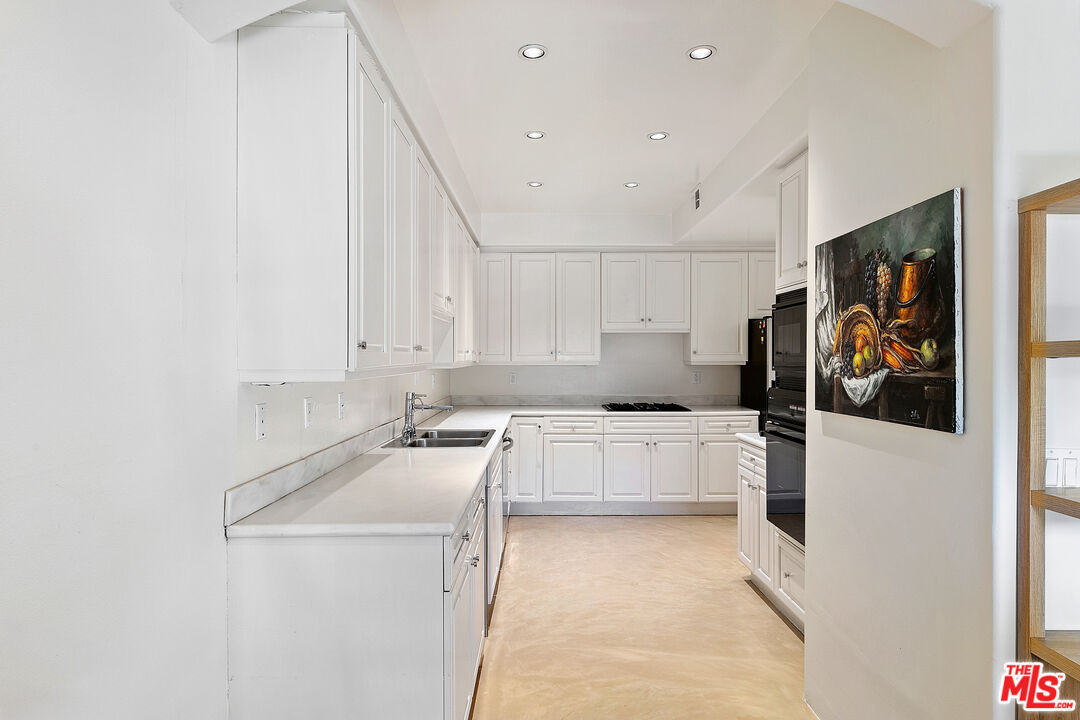 6435 Zumirez Dr Unit: 16