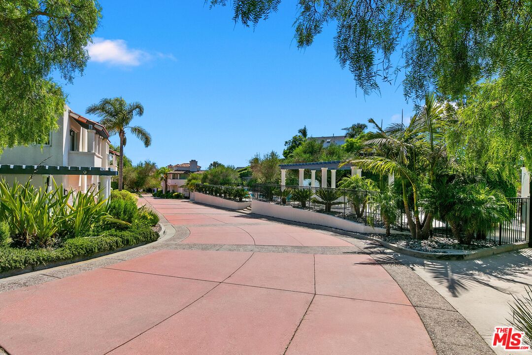 6435 Zumirez Dr Unit: 16