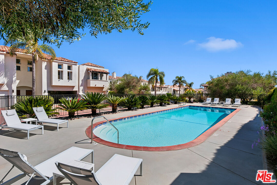 6435 Zumirez Dr Unit: 16