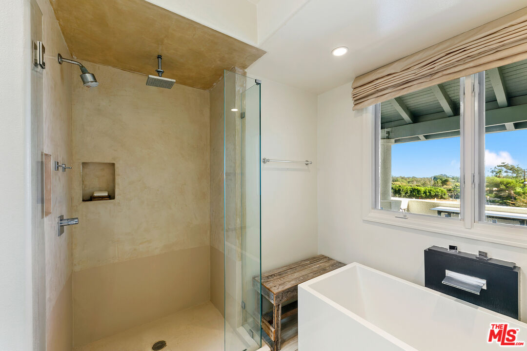 6435 Zumirez Dr Unit: 16