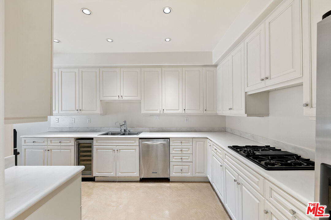 6435 Zumirez Dr Unit: 16