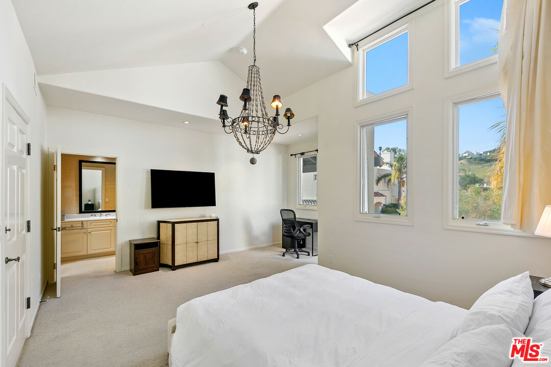 6435 Zumirez Dr Unit: 16