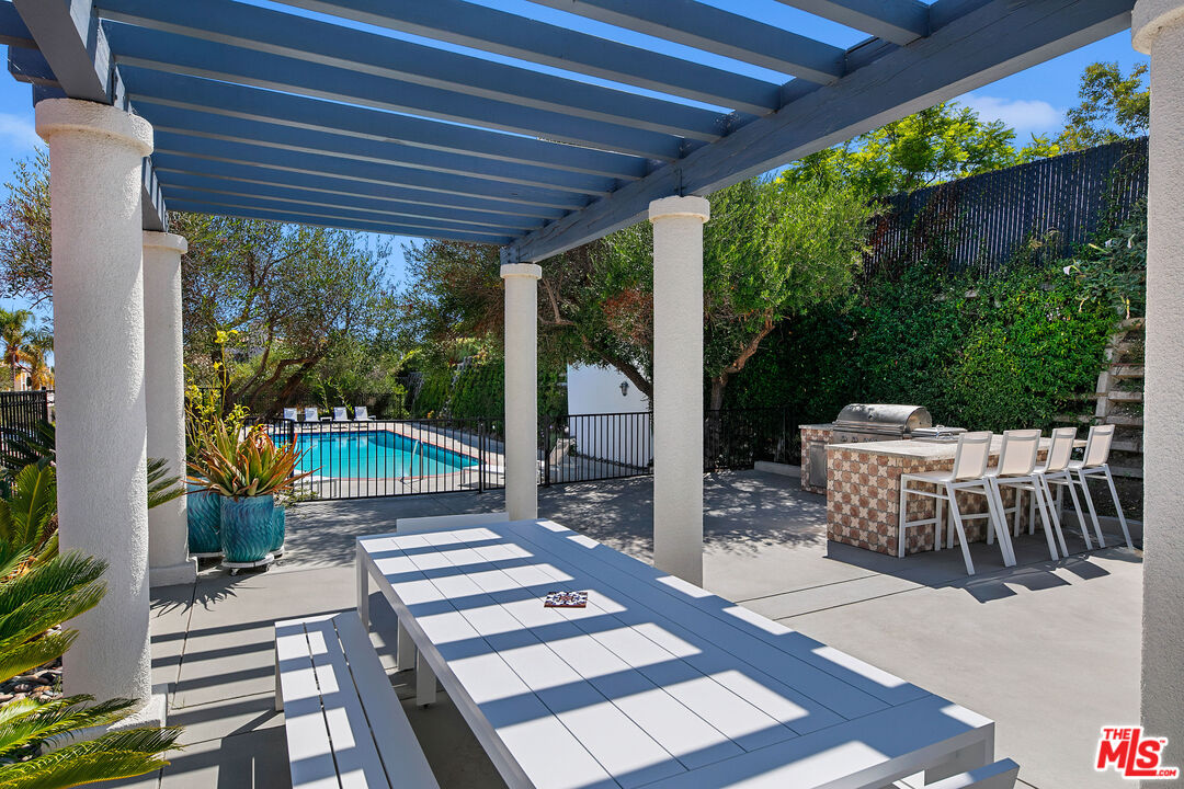 6435 Zumirez Dr Unit: 16