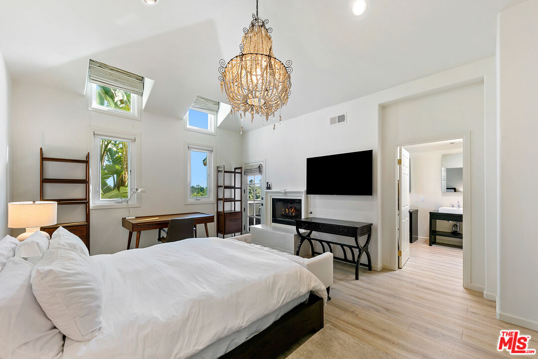 6435 Zumirez Dr Unit: 16