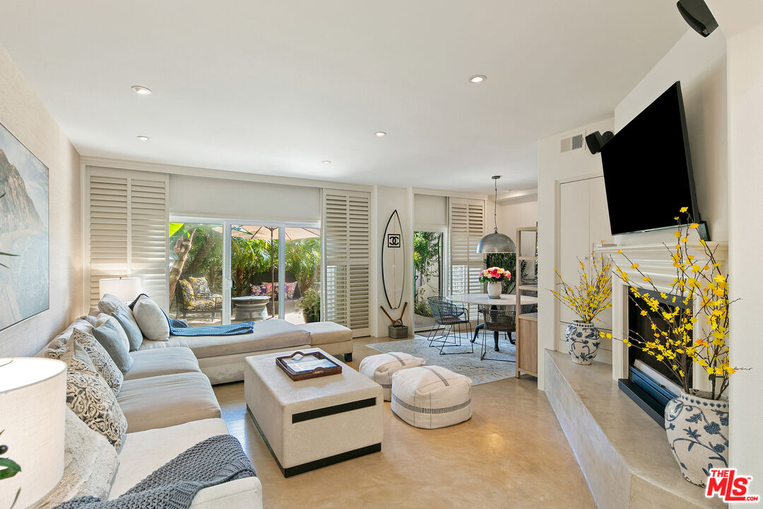 6435 Zumirez Dr Unit: 16