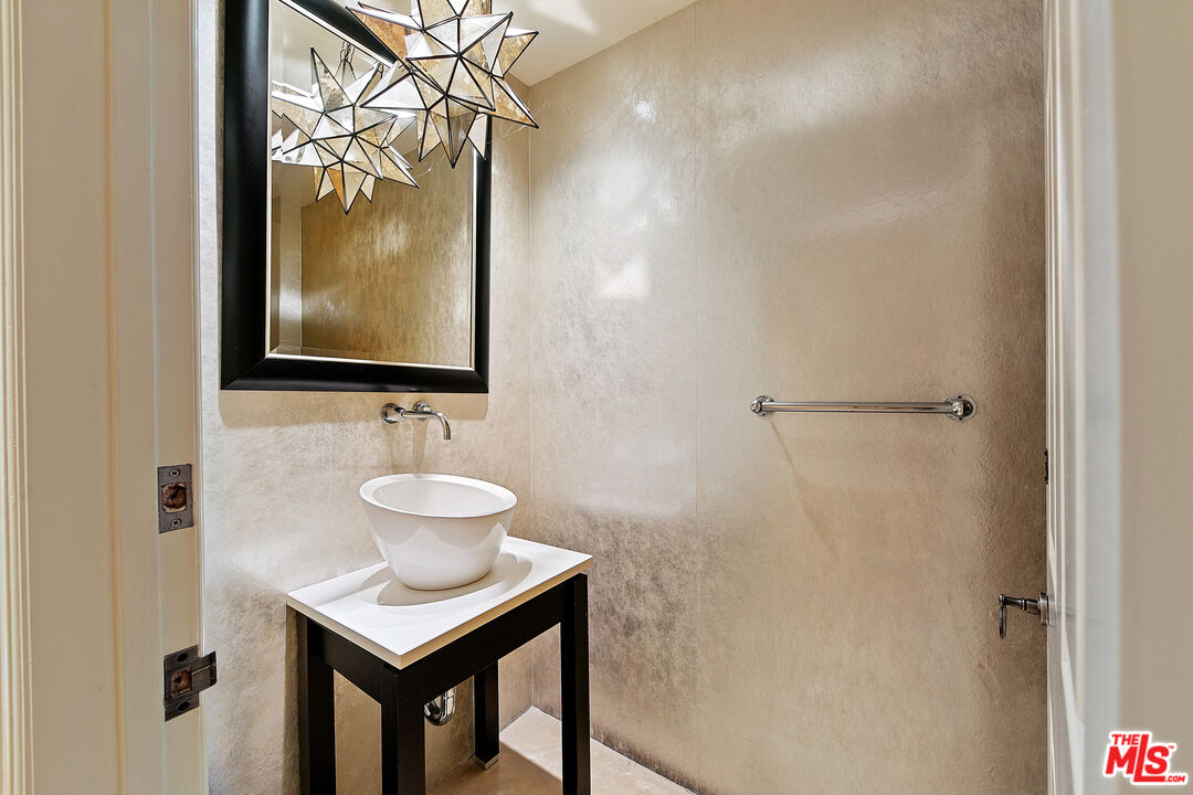 6435 Zumirez Dr Unit: 16