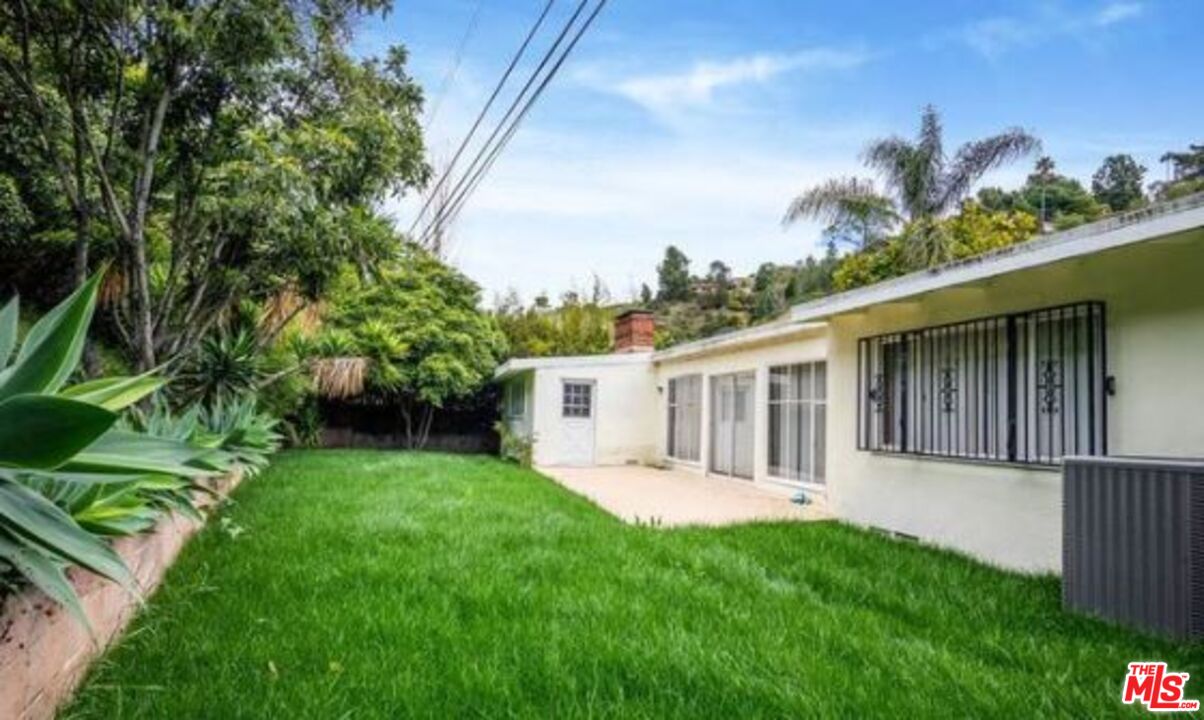 1555 San Ysidro Dr