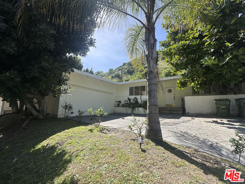 1555 San Ysidro Dr