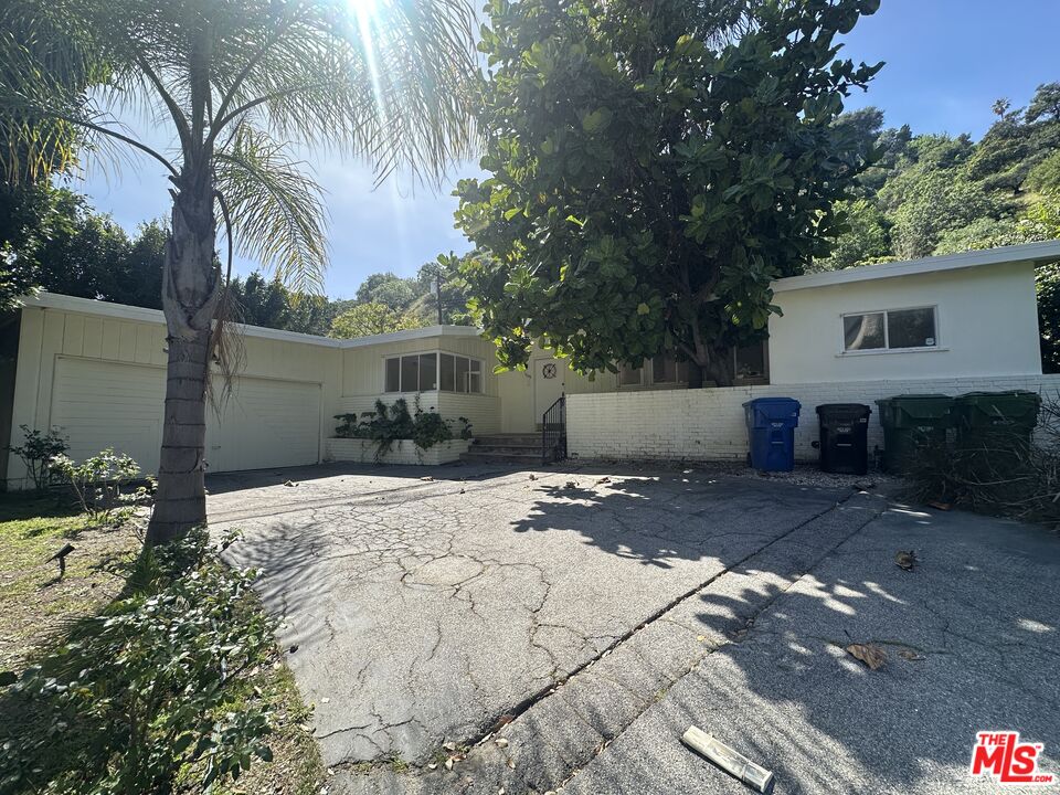 1555 San Ysidro Dr