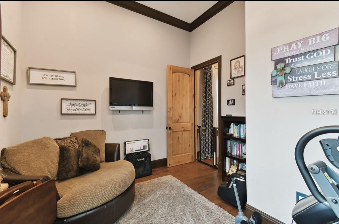 9805 COMPASS POINT WAY