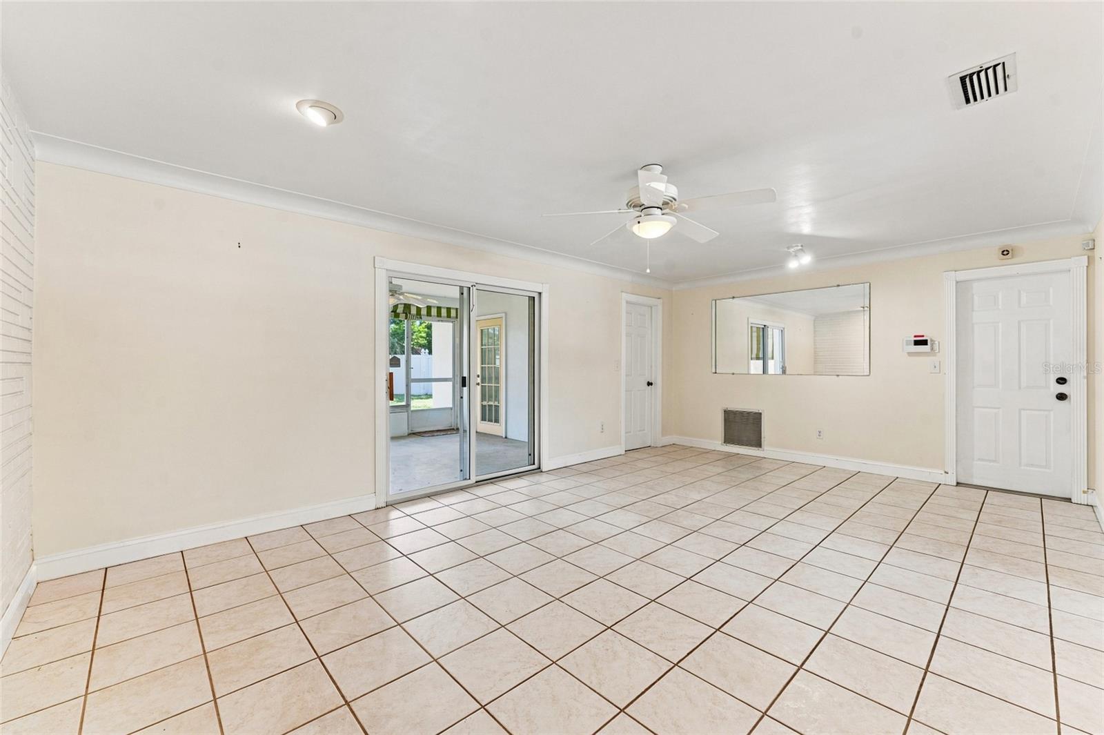 1773 LONDON LN