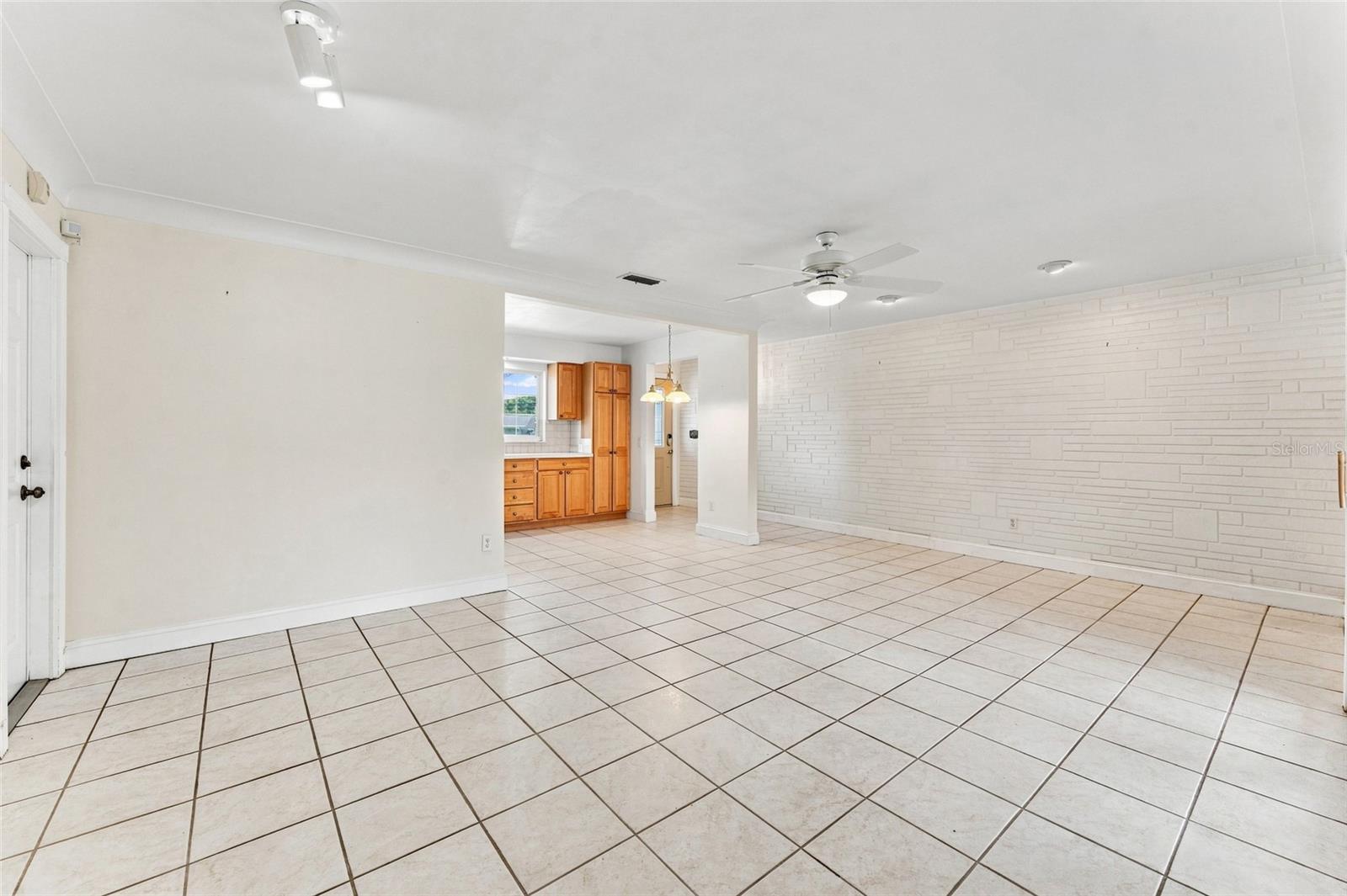 1773 LONDON LN