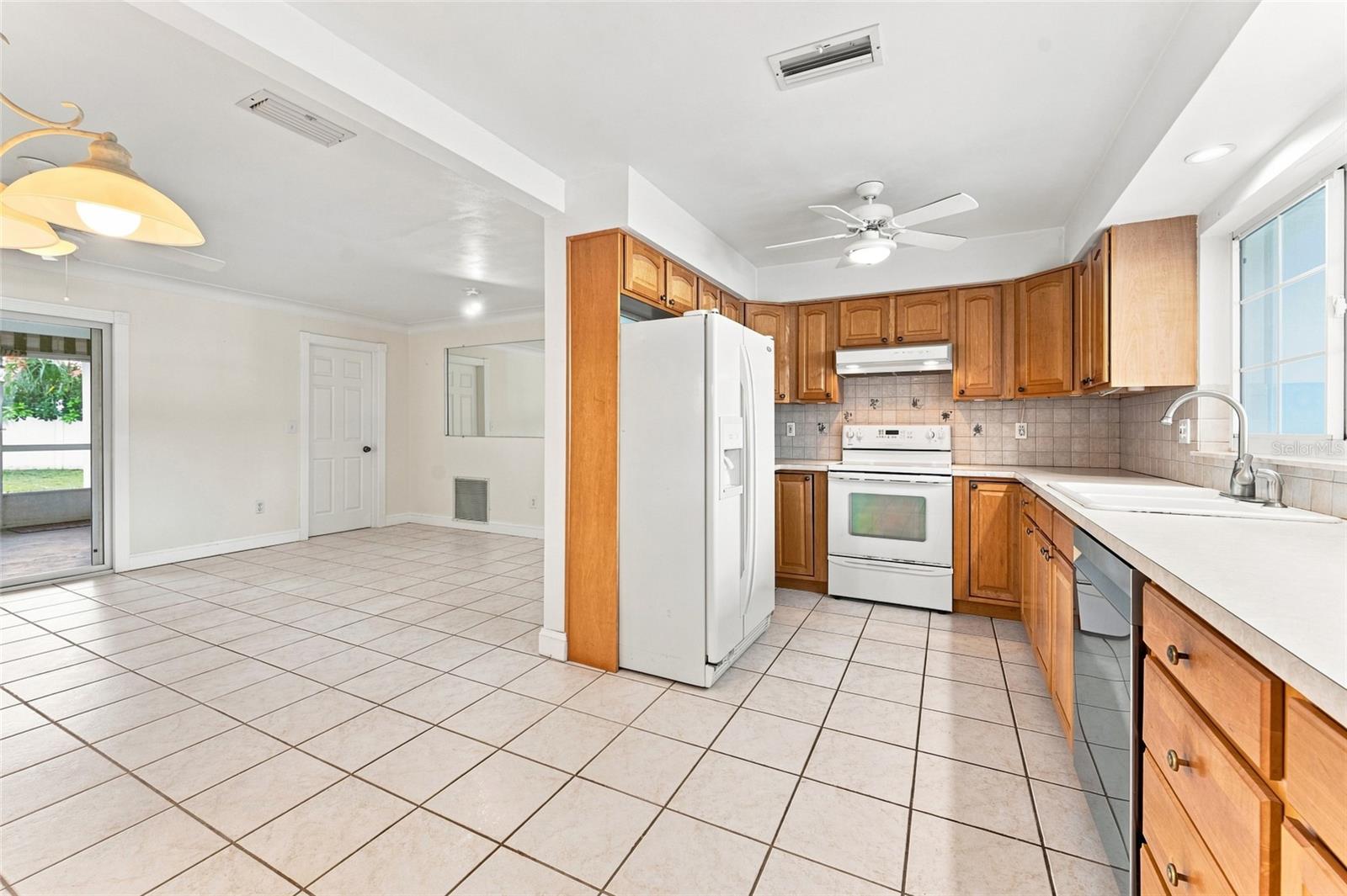 1773 LONDON LN