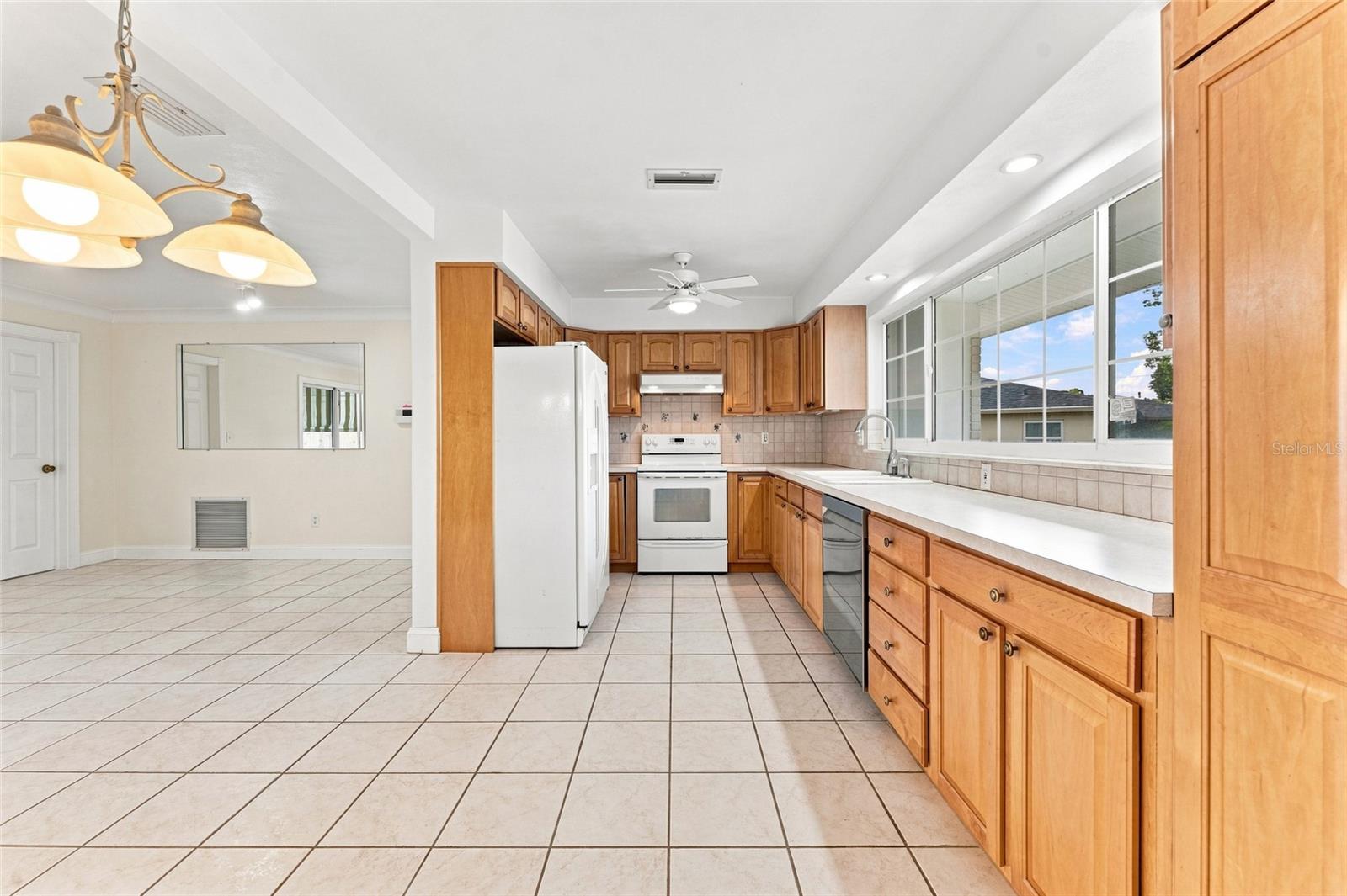 1773 LONDON LN
