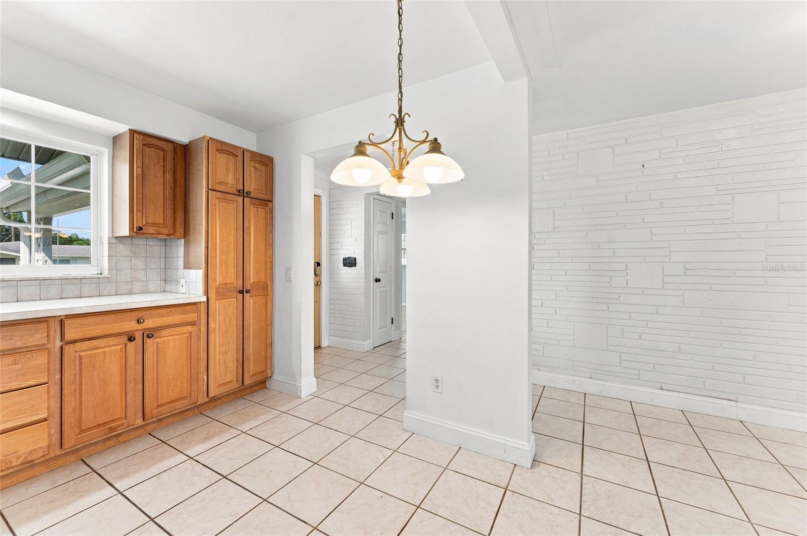 1773 LONDON LN