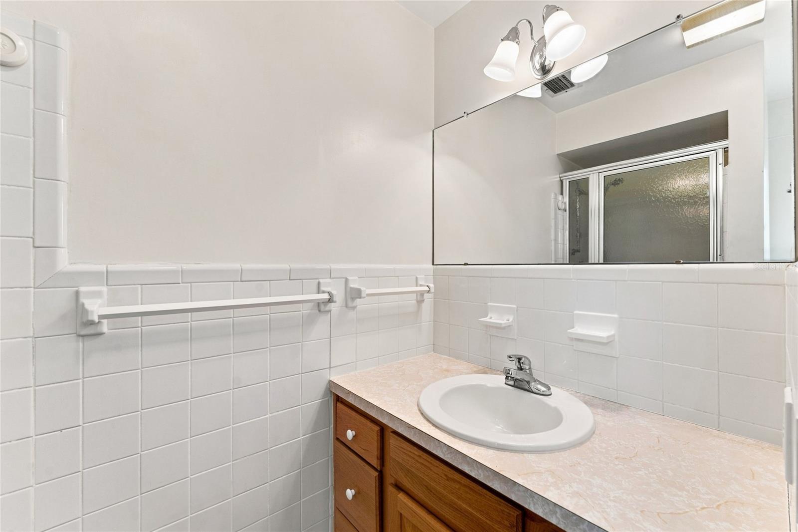 1773 LONDON LN