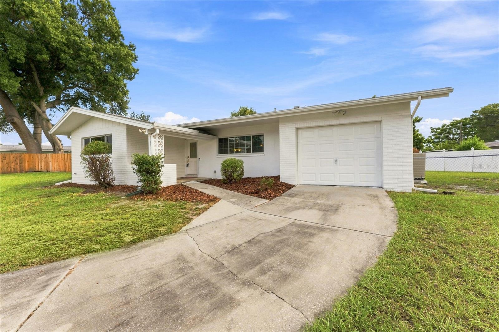 1773 LONDON LN