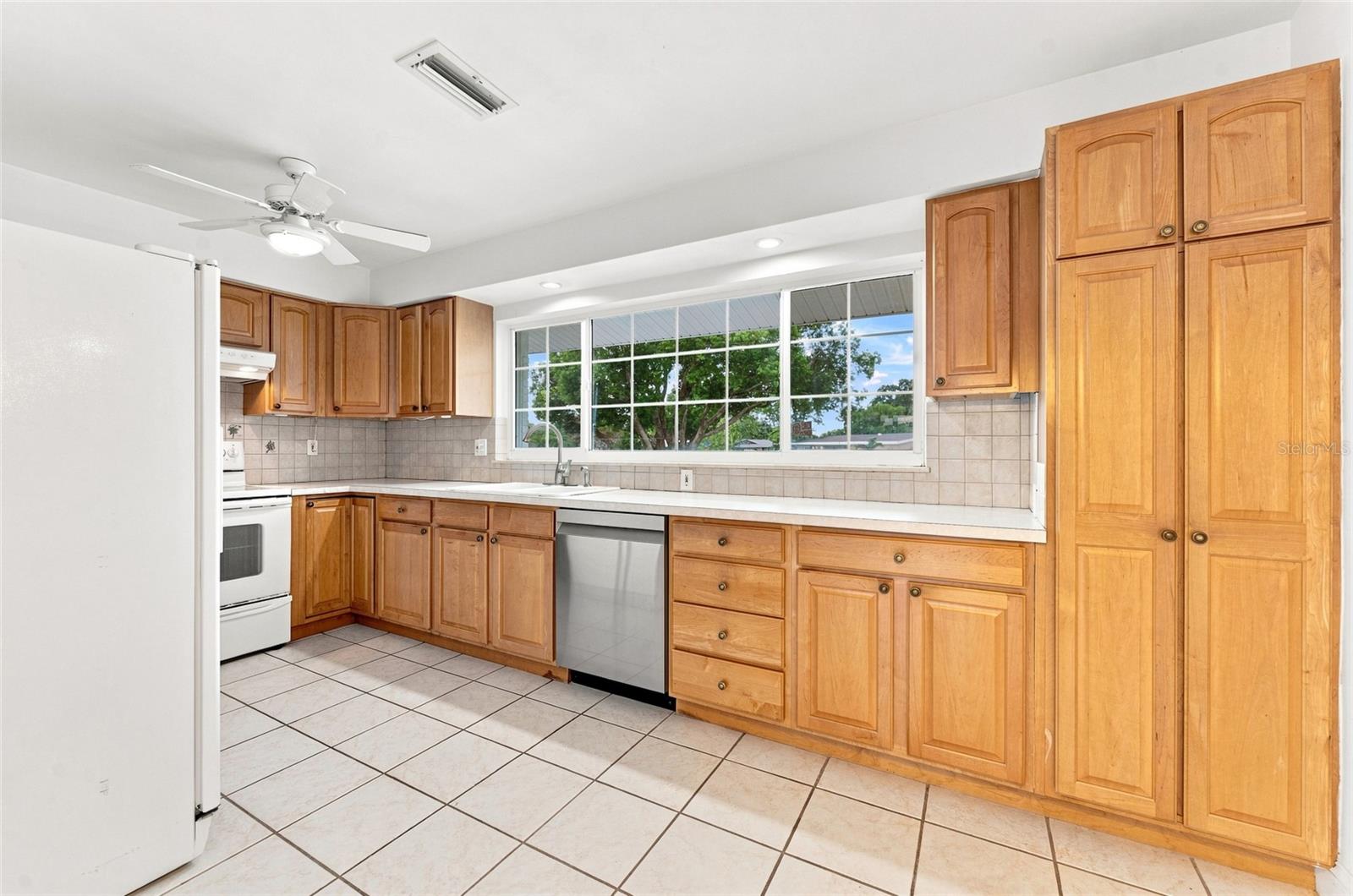 1773 LONDON LN