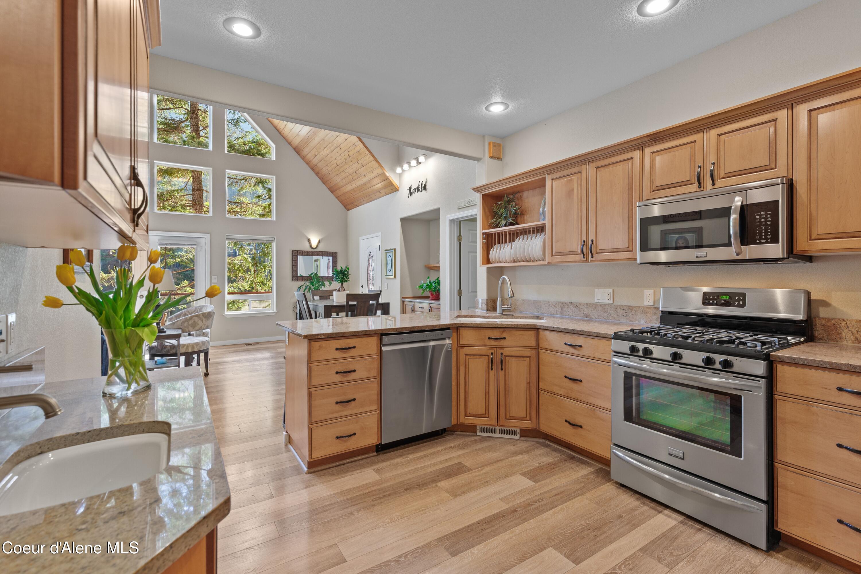 8677 N Rhapsody Ln