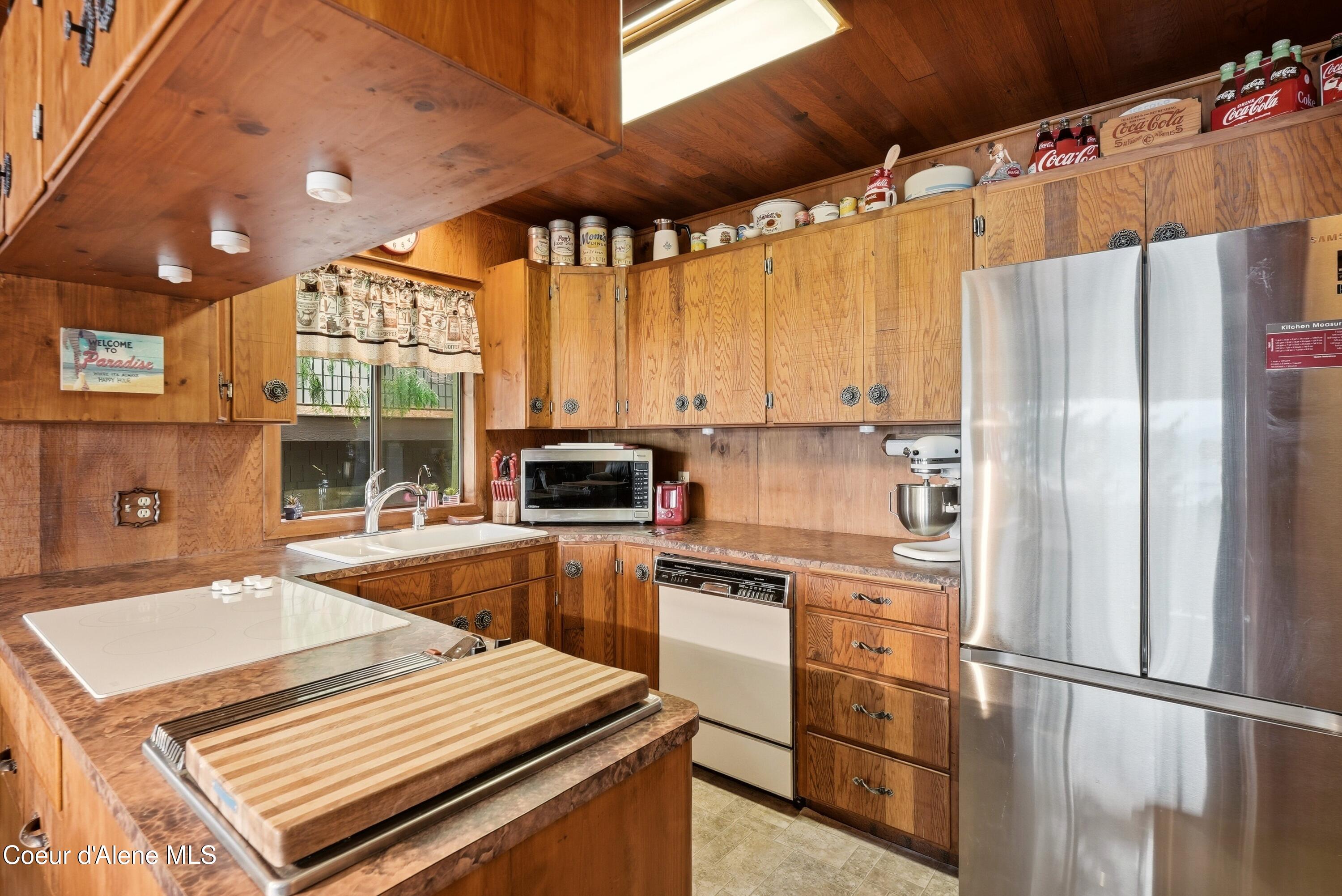 1300 W Glory RD