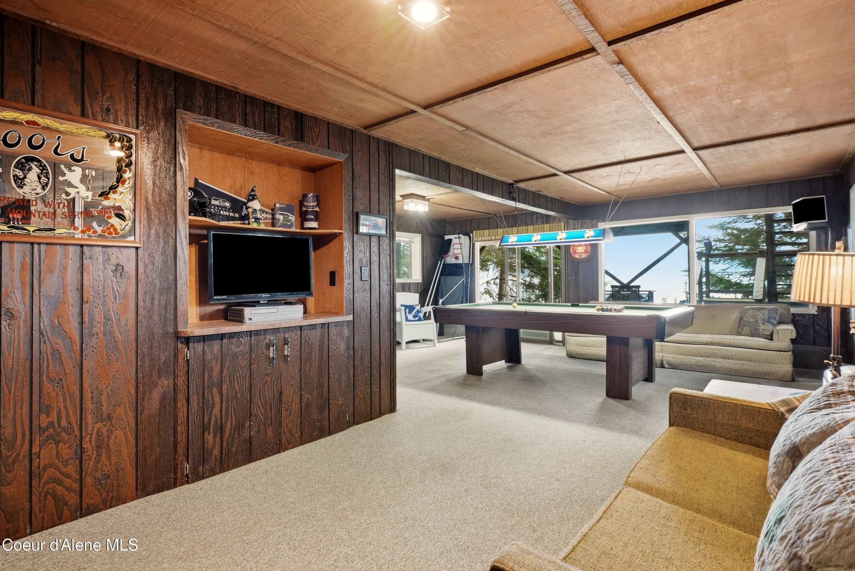 1300 W Glory RD