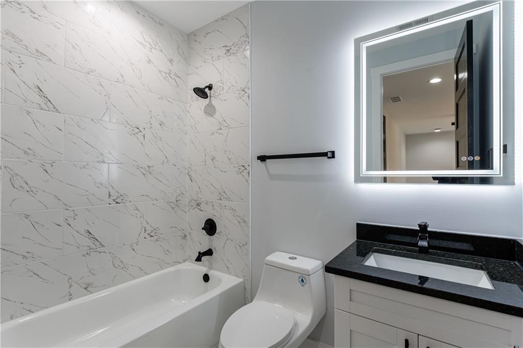 676 S Grand Avenue NW