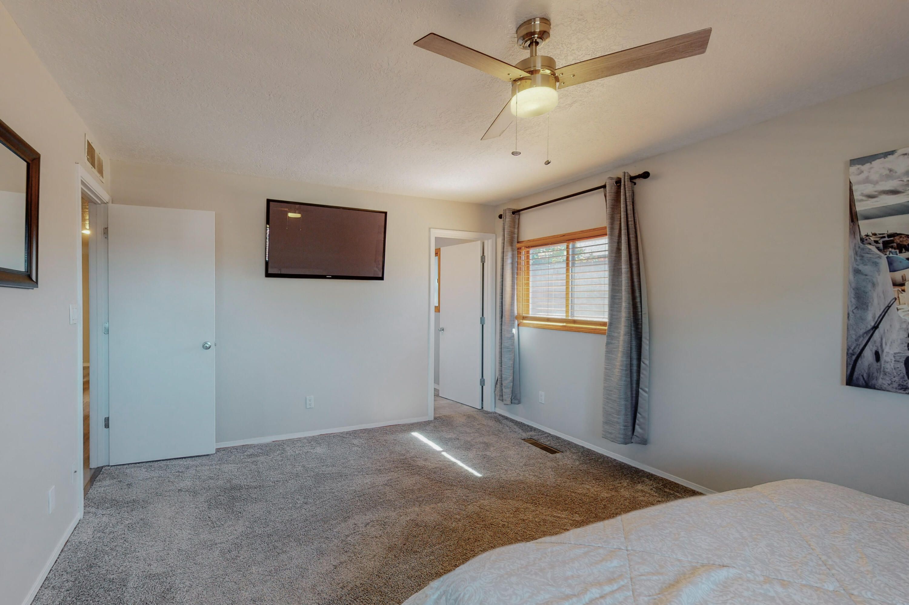 1404 STUTZ Drive NE