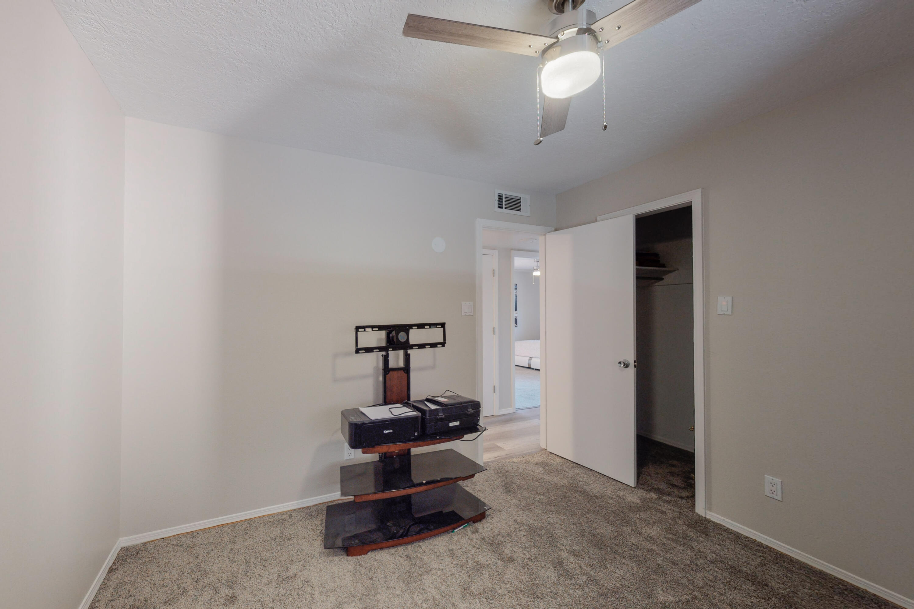 1404 STUTZ Drive NE