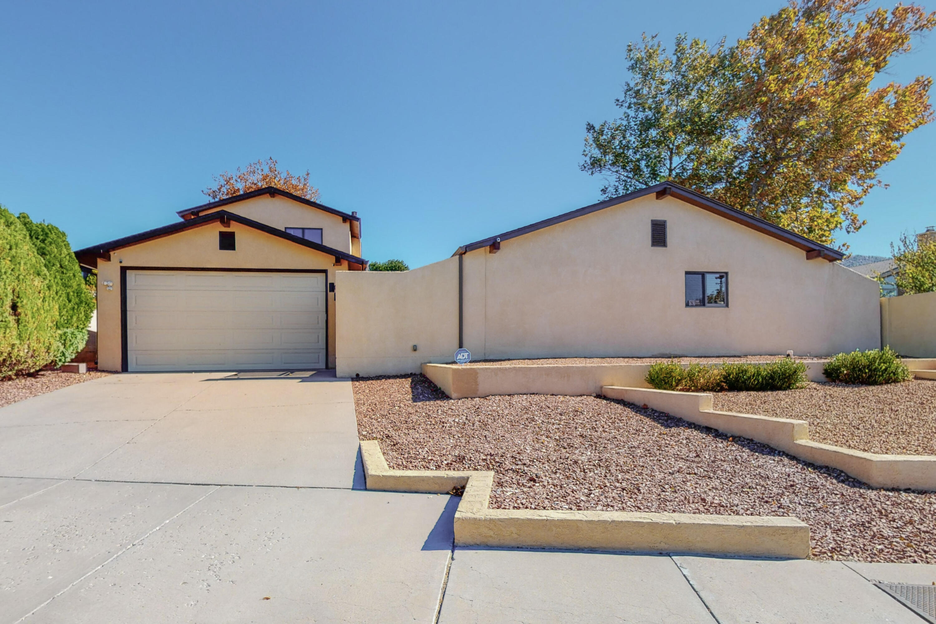 1404 STUTZ Drive NE