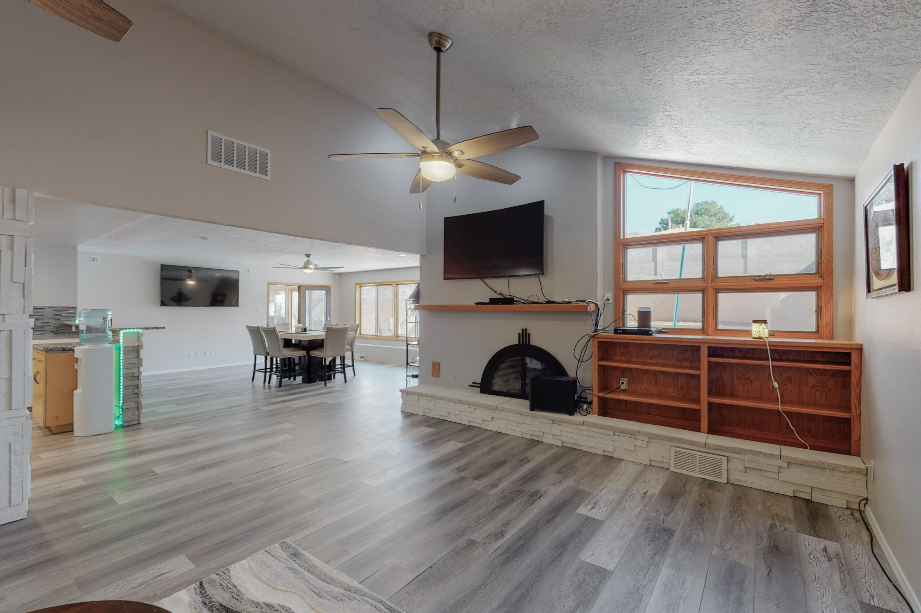 1404 STUTZ Drive NE