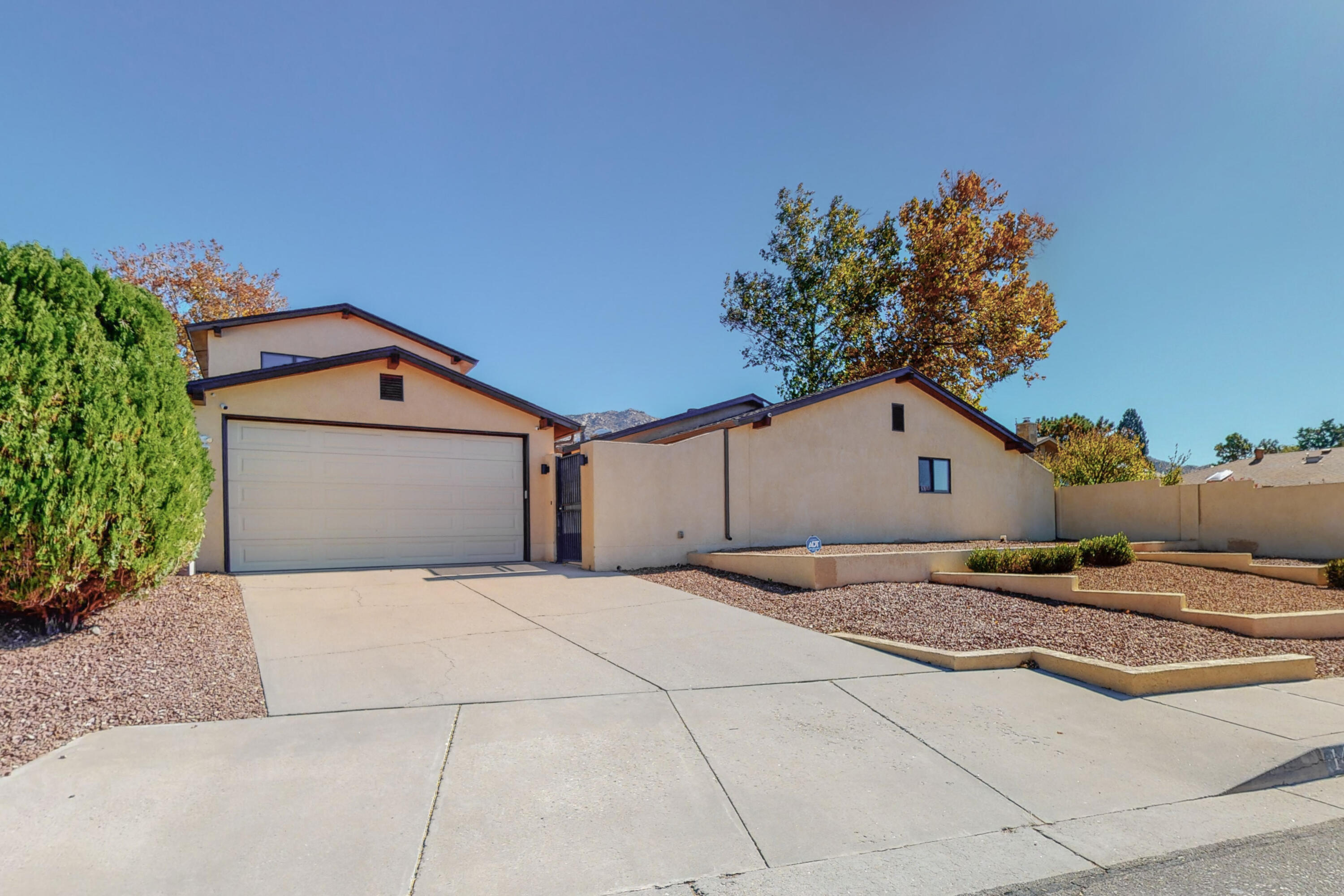 1404 STUTZ Drive NE
