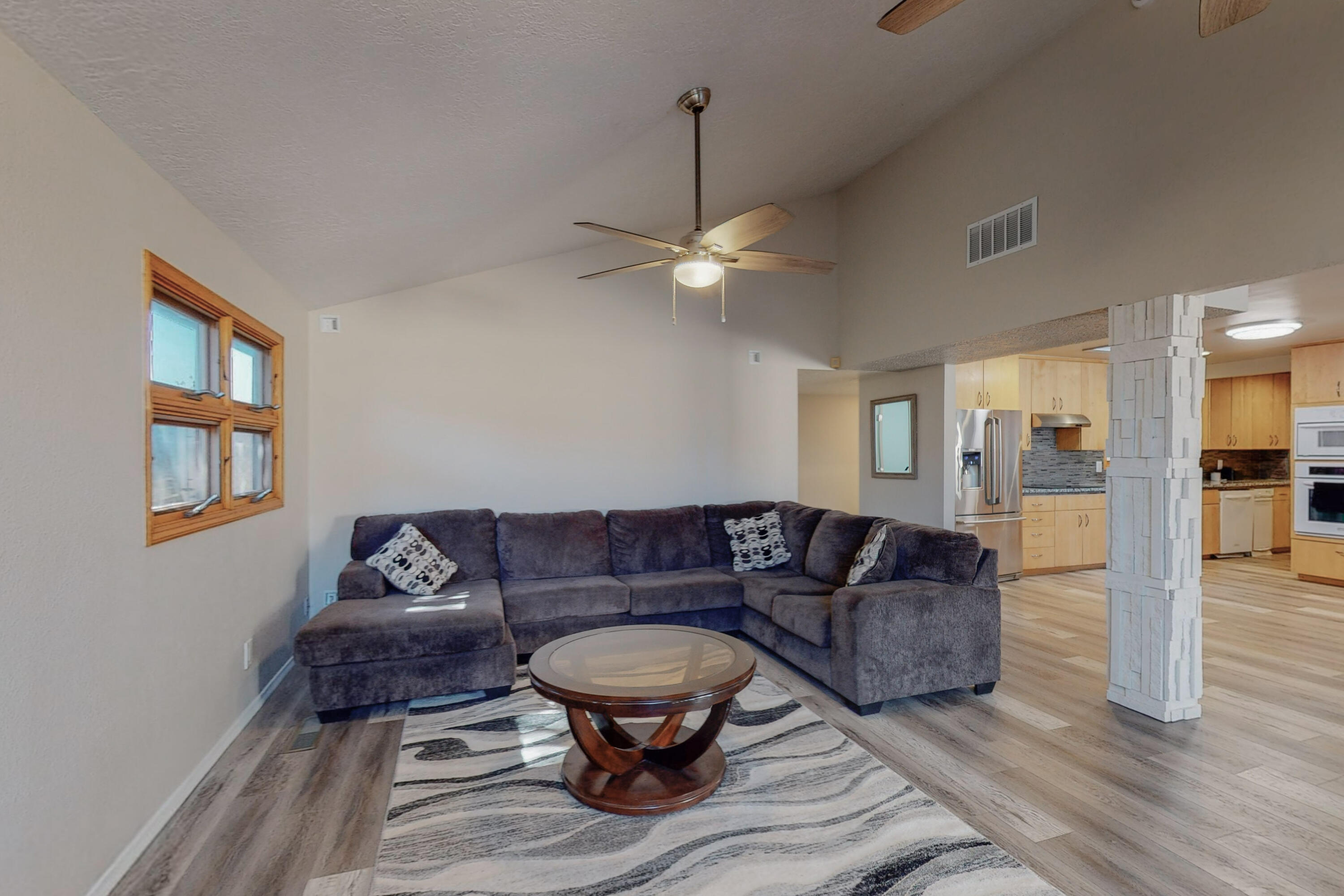 1404 STUTZ Drive NE