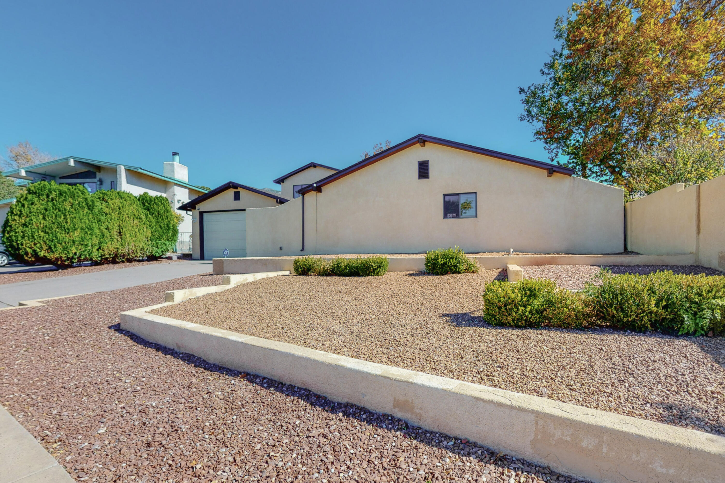 1404 STUTZ Drive NE