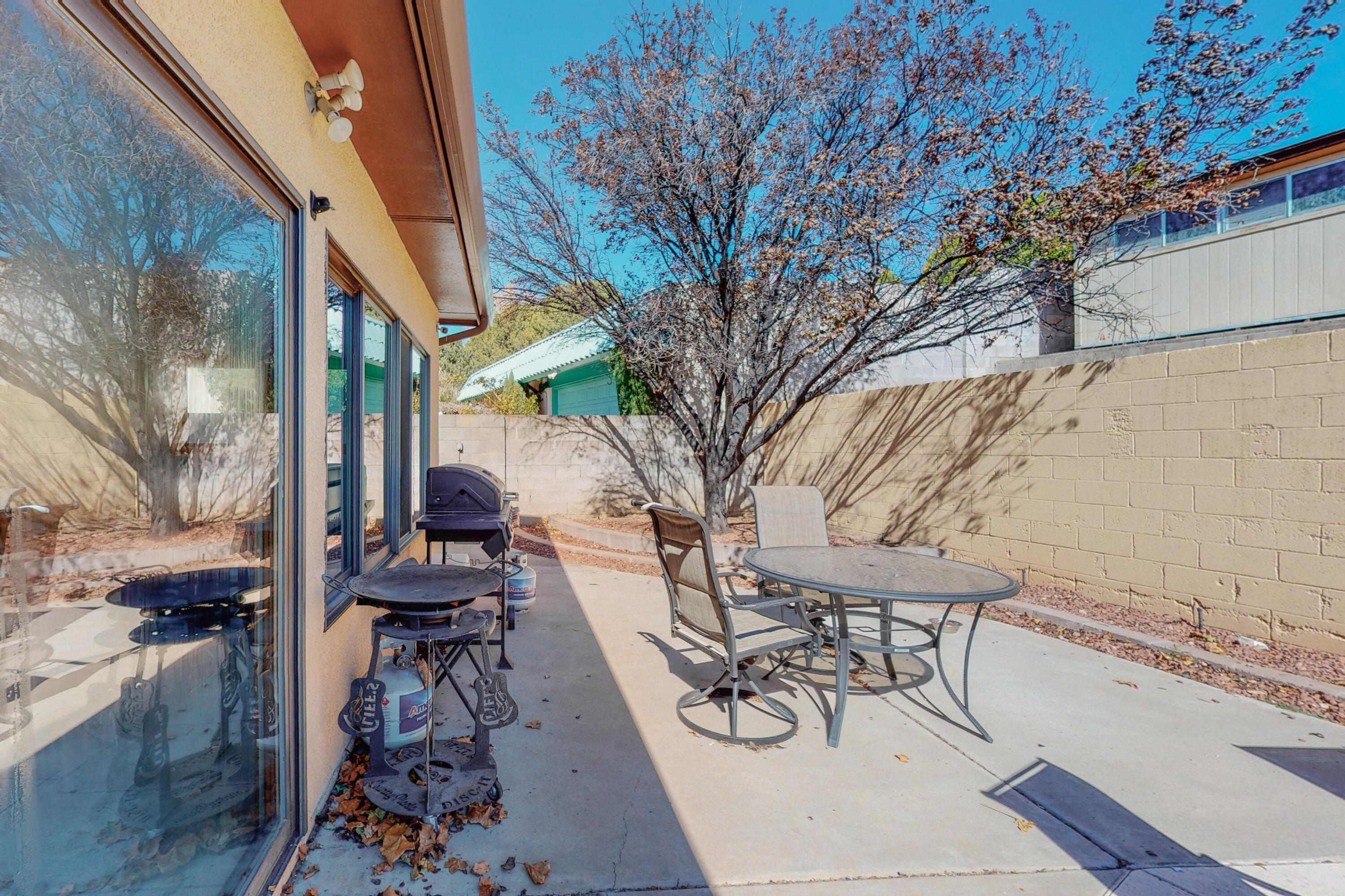 1404 STUTZ Drive NE