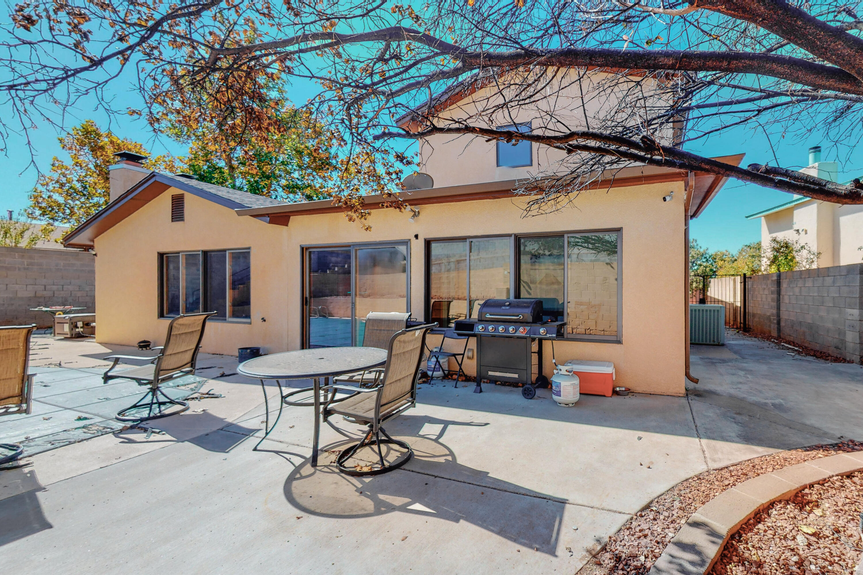 1404 STUTZ Drive NE