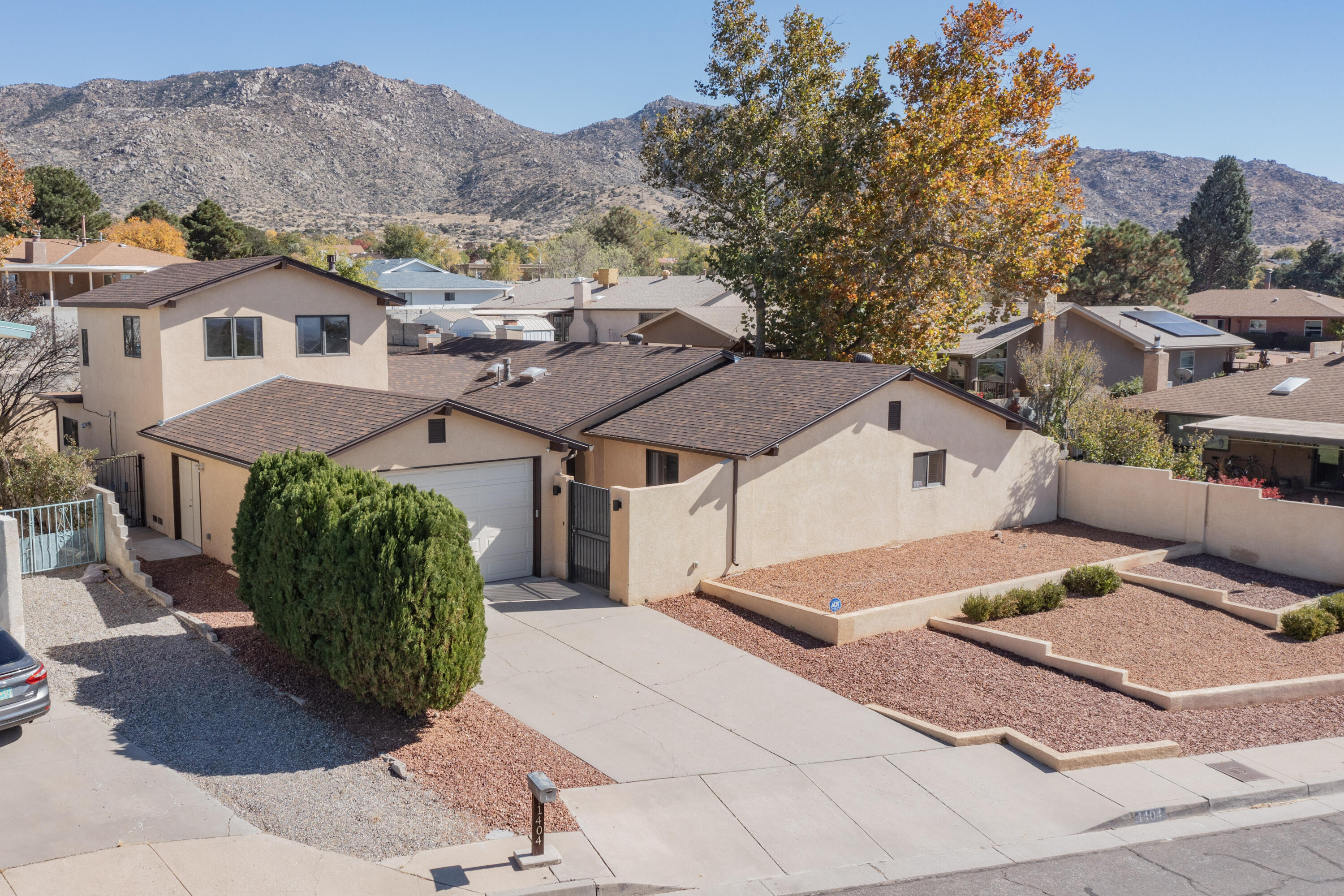 1404 STUTZ Drive NE