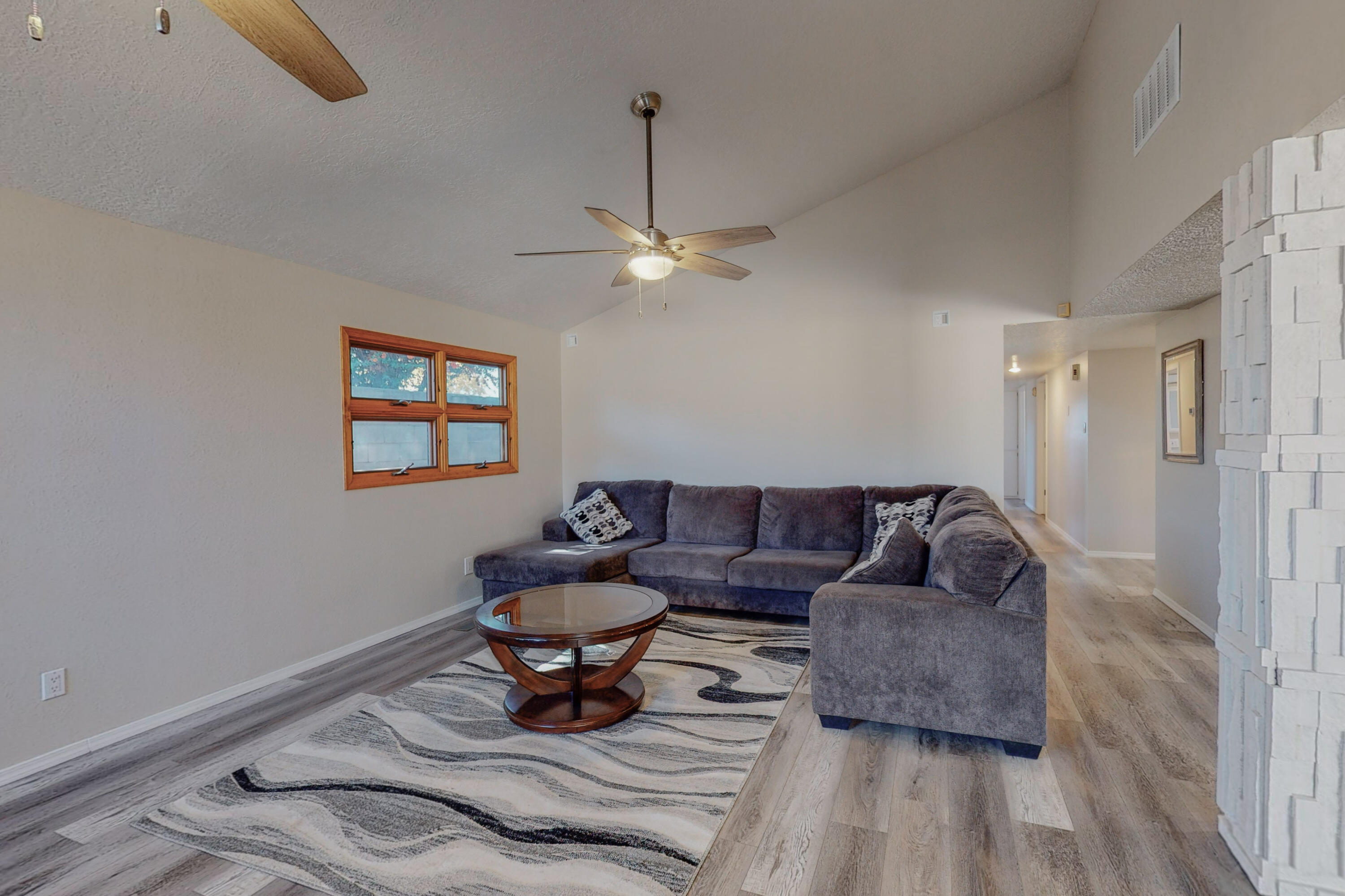 1404 STUTZ Drive NE